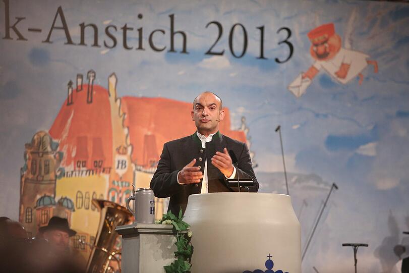 Django Asül bei seiner Rede