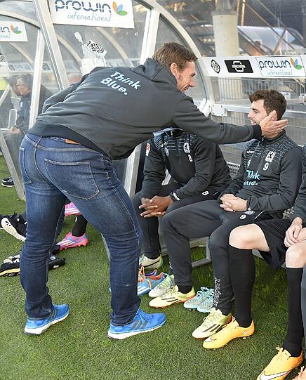 Dabei saß Rodri zu Beginn noch auf der. Da wurde er von Markus von Ahlen aufgemuntert.