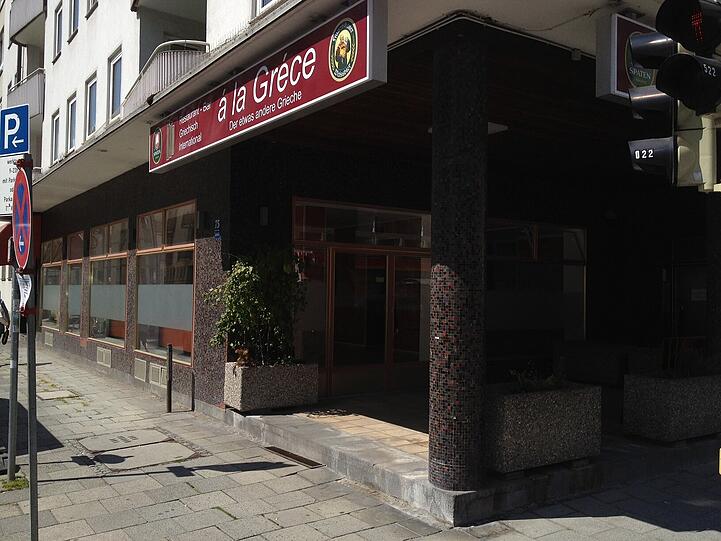 Das Pleite-Restaurant "a la Gréce" in der Luisenstraße 75 von außen. Rein kommen die Kunden sowieso nicht mehr.