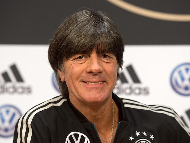 Sucht einen Ersatz für den verletzten Leroy Sané: Bundestrainer Joachim Löw.