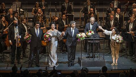 Luca Salsi, Anna Netrebko, Jonas Kaufmann, Zubin Mehta und Cecilia Bartoli (von links) nach "Tosca" im Großen Festspielhaus.