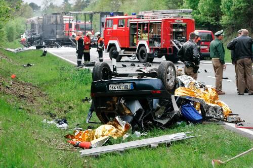 Der Opel Corda ist nur noch ein Blechknäuel.