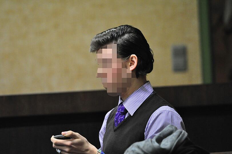 Altenpfleger Oleg D. (25) auf der Anklagebank im Münchner Amtsgericht. Er streitet die Vorwürfe ab.