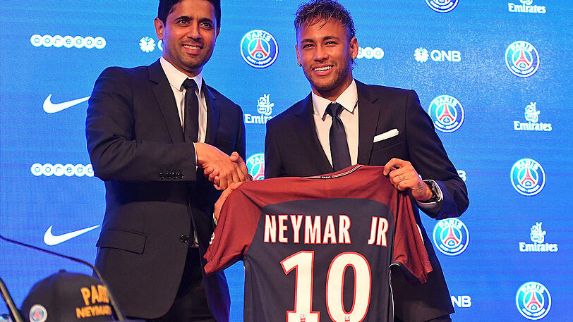 Der Transfer von Neymar (von Barcelona nach Paris für 222 Millionen Euro) löste eine neue Welle der Empörung über Unsummen im Fußball aus.