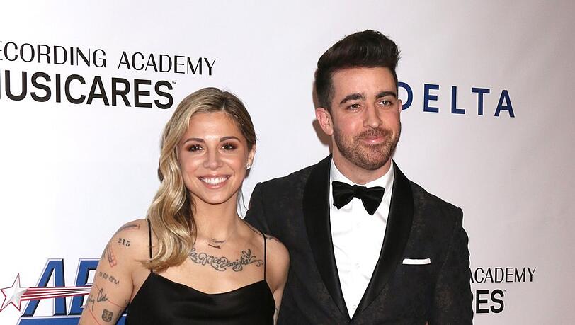 Christina Perri und Paul Costabile sind seit 2017 verheiratet. Christina Perri und Paul Costabile sind seit 2017 verheiratet.