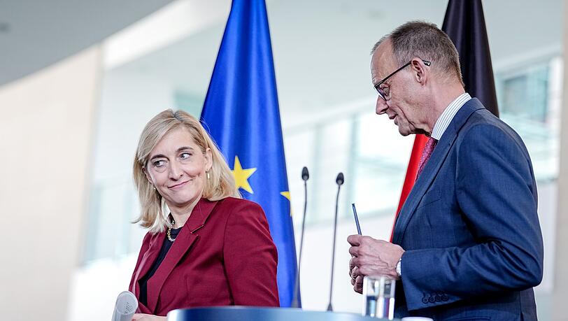 Gesundheitsministerin Nina Warken plant Milliarden-Einsparungen bei Gesundheitskosten.