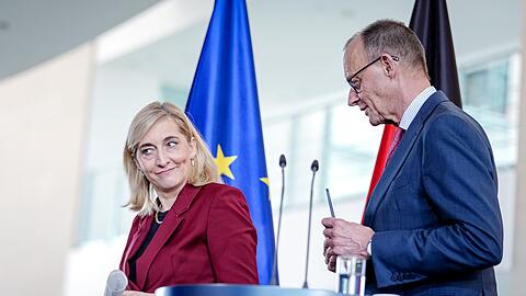 Gesundheitsministerin Nina Warken plant Milliarden-Einsparungen bei Gesundheitskosten.