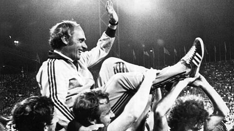Der größte Triumph mit dem FC Bayern: Udo Lattek beim Europapokal-Gewinn im Jahr 1974.