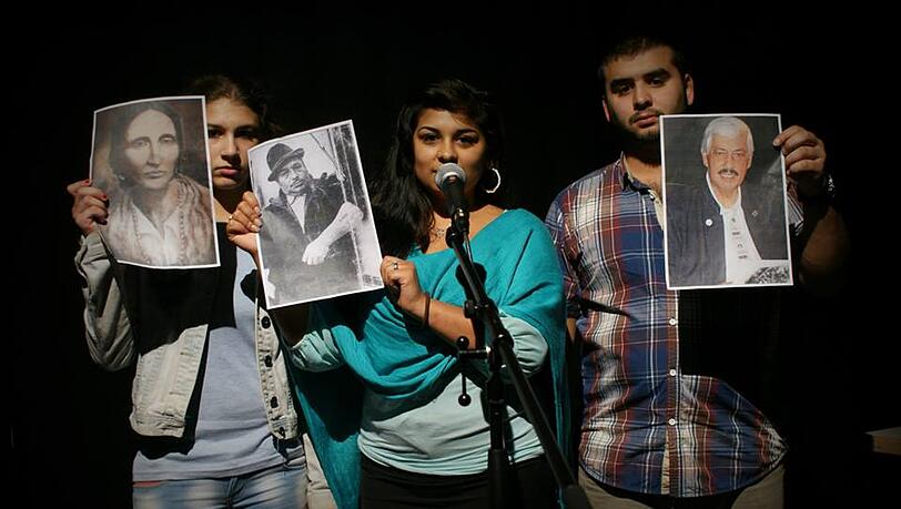 Das Musiktheater ist von und über Sinti und Roma. Das Musiktheater ist von und über Sinti und Roma.