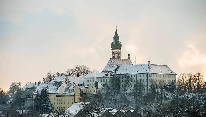 Das Kloster Andechs im Winter.