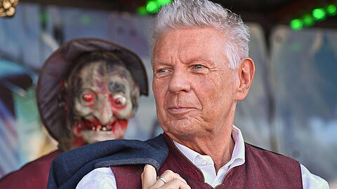 OB Dieter Reiter hat vom FC Bayern mindestens 80.000 Euro f&uuml;r seinen Job im Verwaltungsbeirat bekommen - ohne Genehmigung. Die Kritik daran rei&szlig;t nicht ab.