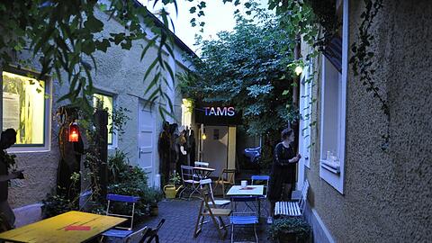 Der verwunschene Hinterhof ist der Eingang in eine eigenen Theaterwelt.