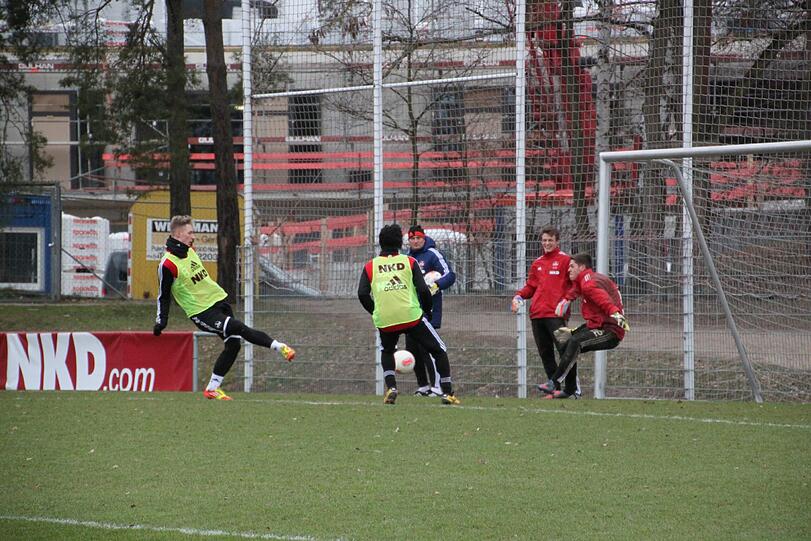 Hauptteil des heutigen Trainings: Flügelspiel und offensive Laufwege.