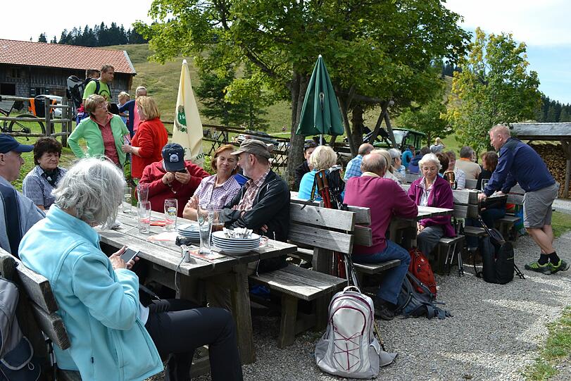 Die Leser freuten sich bei der zweiten AZ-Wanderung über das sonnige Wetter.