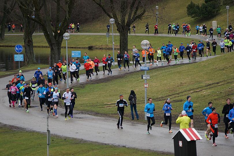 Noch einmal einen Winterlauf mit rund 1000 Teilnehmern gab es am Samstag im Olympiapark. Hier die besten Bilder.