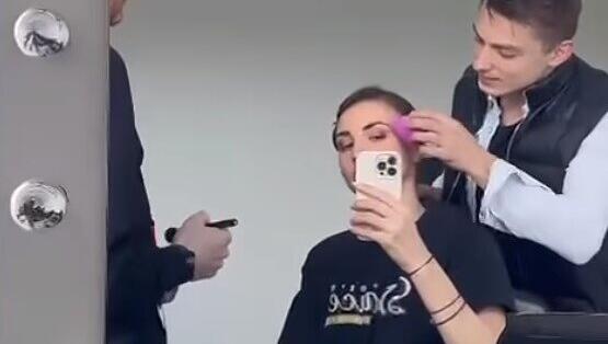 Übermütig und frech: Zsolt legt mit dem Beauty-Blender bei Ekat selbst Hand an Übermütig und frech: Zsolt legt mit dem Beauty-Blender bei Ekat selbst Hand an