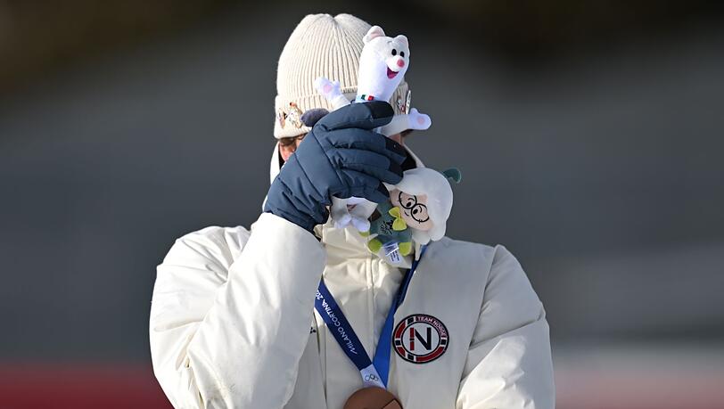 Sturla Holm Laegreid war auch bei der Siegerehrung kurzzeitig in Tr&auml;nen aufgel&ouml;st.