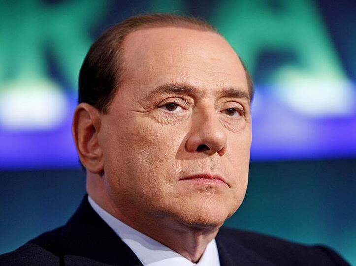 Italiens Regierungschef Silvio Berlusconi: Bleibe auch bei Verurteilung im Amt.