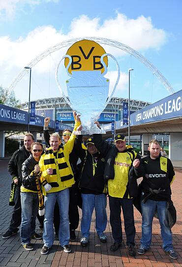 Warten auf den neuen "Klassiker". Bayern gegen Dortmund. Ein Spiel das ganz London elektrisiert. Die Bilder vor dem großen Finale.