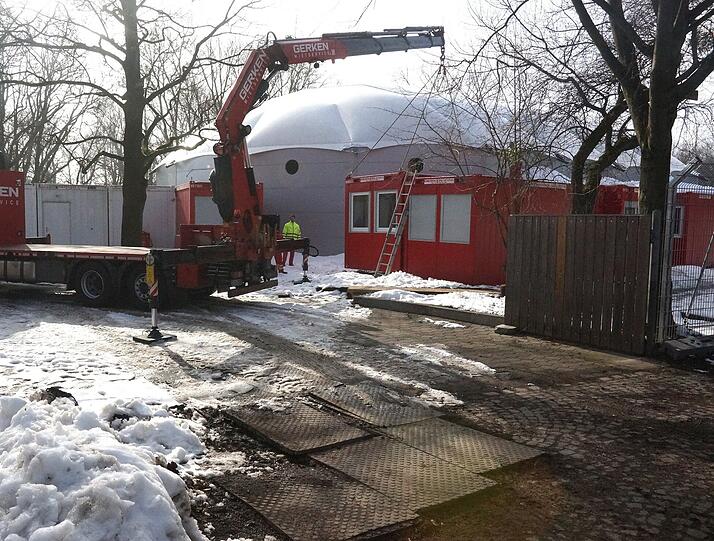 Seit Montag wird das Zelt im Ungererbad abgebaut (Archivbild).