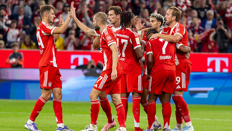 Die Bayern-Spieler um Konrad Laimer hatten vor dem Duell gegen Augsburg nicht viel Zeit für eine Vorbereitung. Die Bayern-Spieler um Konrad Laimer hatten vor dem Duell gegen Augsburg nicht viel Zeit für eine Vorbereitung.