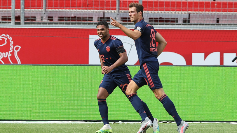 Leon Goretzka (r.) und Serge Gnabry trafen beide gegen Leverkusen