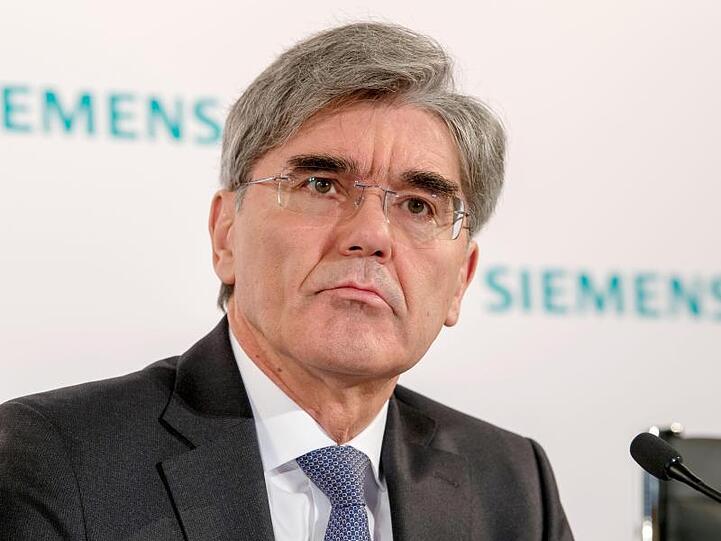 Siemens-Vorstand Joe Kaeser steht im Streit um die Lieferung für ein riesiges Kohlebergwerk in Australien in der Kritik.