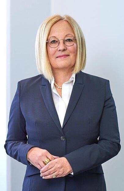 Irmgard Stippler ist Volkswirtin und seit 2017 Vorstandschefin der AOK Bayern. Sie hält die Reform für dringend nötig, äußert aber auch Kritik daran. Irmgard Stippler ist Volkswirtin und seit 2017 Vorstandschefin der AOK Bayern. Sie hält die Reform für dringend nötig, äußert aber auch Kritik daran.