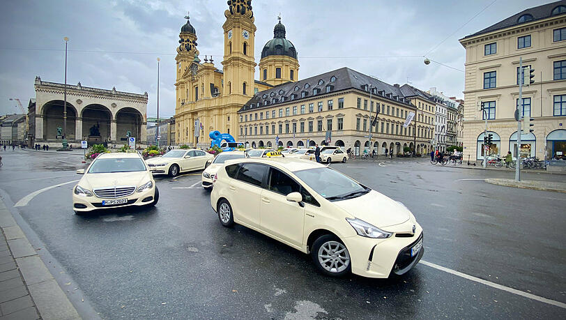 Dutzende Standplätze fallen weg: München droht nun ein Taxi-Chaos.