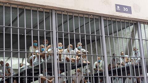 Trumps Regierung hat zahlreiche mutmaßliche Gangmitglieder nach El Salvador abgeschoben. (Archivbild)