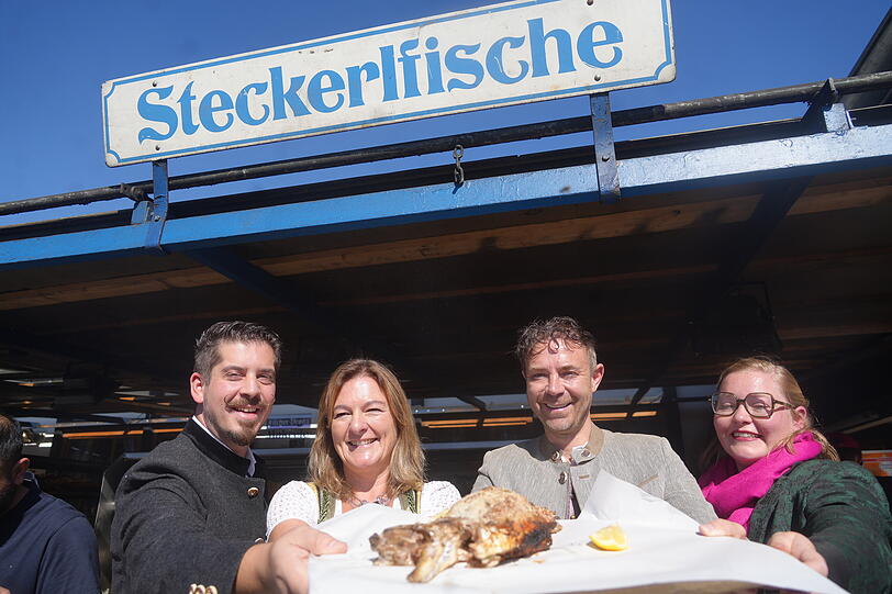 V. l.: Fischer-Vroni-Wirt Hans Stadtmüller, Anja Berger, Benedikt Brandmeier und Johanna Zierl von „Mehr Bio auf der Wiesn“. V. l.: Fischer-Vroni-Wirt Hans Stadtmüller, Anja Berger, Benedikt Brandmeier und Johanna Zierl von „Mehr Bio auf der Wiesn“.