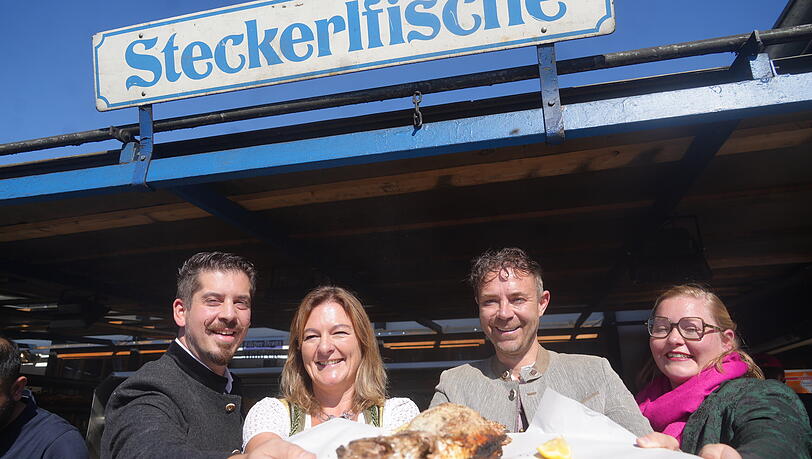 V. l.: Fischer-Vroni-Wirt Hans Stadtmüller, Anja Berger, Benedikt Brandmeier und Johanna Zierl von „Mehr Bio auf der Wiesn“. V. l.: Fischer-Vroni-Wirt Hans Stadtmüller, Anja Berger, Benedikt Brandmeier und Johanna Zierl von „Mehr Bio auf der Wiesn“.