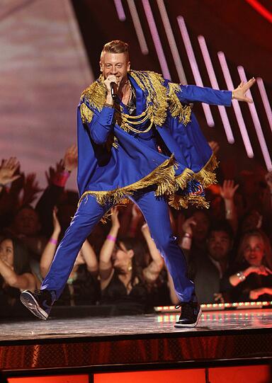 Comedian Macklemore performte live auf der Bühne