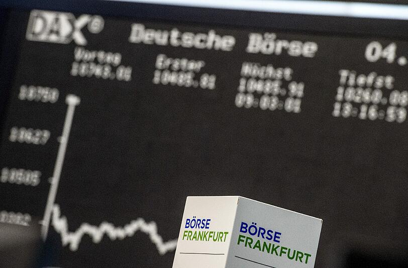 Für den Deutschen Leitindex DAX ging es am Montag (04.01.2016) eher verhalten los. Der Kurssturz an der Chinesichen Börse und die Aussetzung des dortigen Handels drückte auch den DAX nach unten.
