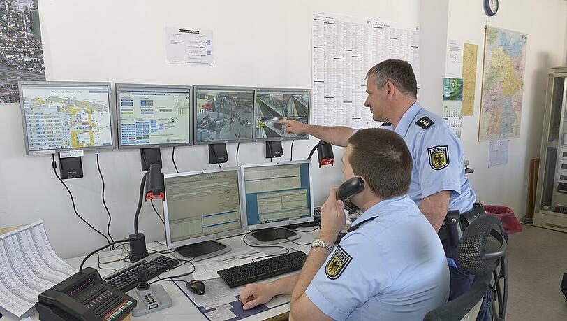 Kameras der Bundespolizei zeichnen auf, was am Bahnhof passiert. Kameras der Bundespolizei zeichnen auf, was am Bahnhof passiert.
