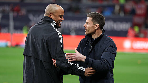 Vincent Kompany (l.) und Xabi Alonso.