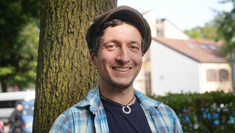 Christian Schwarzenberger von der Linken hat vielen Bewohnern im Münchner Norden geholfen, ihre Abrechnungen zu korrigieren. Christian Schwarzenberger von der Linken hat vielen Bewohnern im Münchner Norden geholfen, ihre Abrechnungen zu korrigieren.