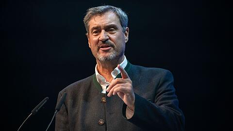 An der Wehrpflicht führt kein Weg vorbei, meint nicht nur der CSU-Chef.