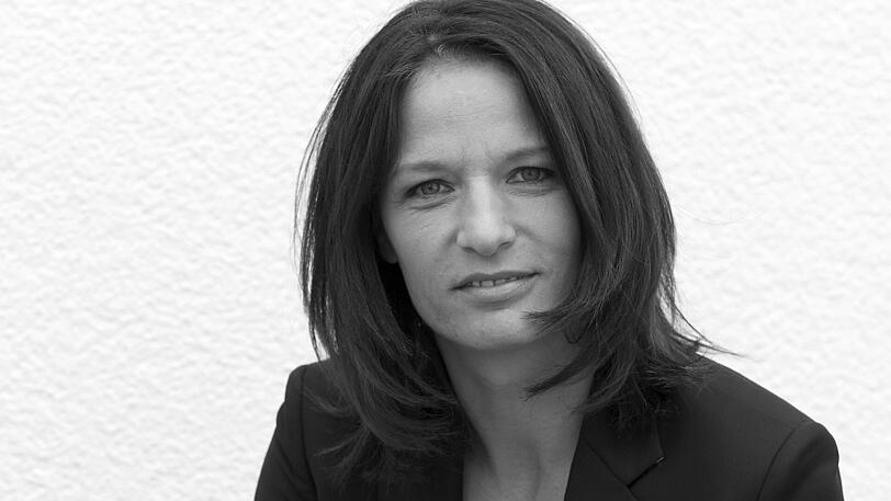 Jana Thiel war als ZDF-Sportmoderatorin (Olympische Winterspiele, Tour de France) einem Millionenpublikum bekannt. Am 11. Juli verlor sie ihren zweijährigen Kampf gegen Brustkrebs.