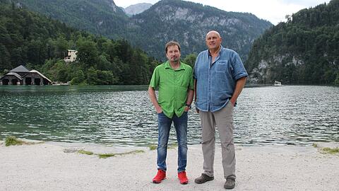 Die beiden Einzelhändler Franz-Josef Schoen (links) und Markus Zeitz aus Schönau am Königssee wollen gegen das Bundesgesetz klagen, das die Öffnungszeiten für Geschäfte regelt.