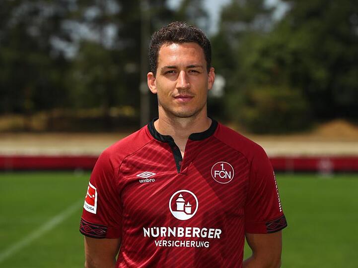 Georg Margreitter beim Fototermin des 1. FC Nürnberg für die Saison 2018/19. Foto: Daniel Karmann/Archiv