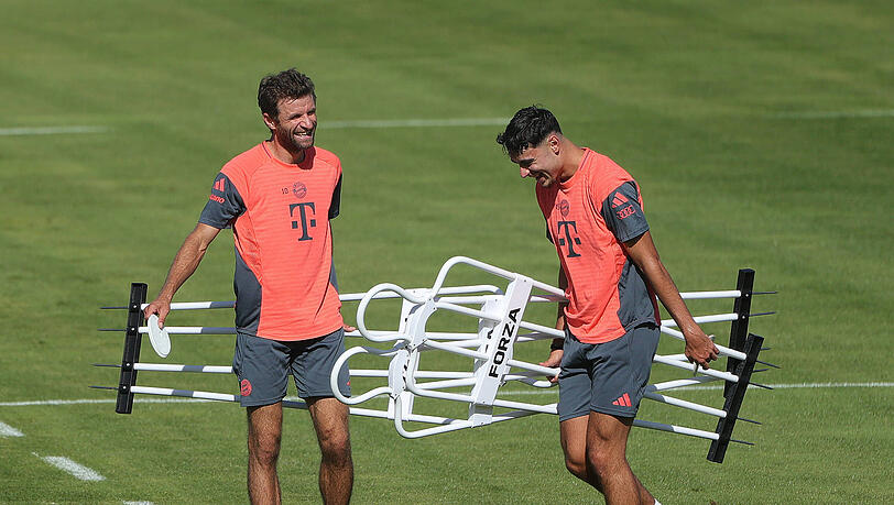 Trainierten erst vor wenigen Tagen zusammen an der Säbener Straße: Thomas Müller und Aleksandar Pavlovic. Trainierten erst vor wenigen Tagen zusammen an der Säbener Straße: Thomas Müller und Aleksandar Pavlovic.