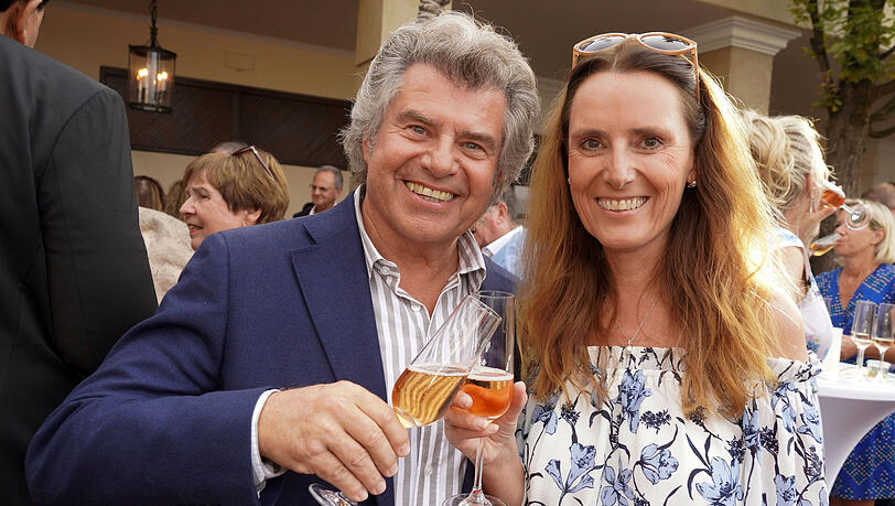 Seit 1999 sind Birgit und Andy Borg verheiratet mit Ehefrau Birgit
Doppelte Geburtstagsfeier - Roter Teppich zum 75. Geburtstag von WernerKimmig & 50 Jahre Kimmig Entertainment im Europapark in Rust am 23.08.2023 /
Foto: BrauerPhotos / G.Hofer Seit 1999 sind Birgit und Andy Borg verheiratet mit Ehefrau Birgit
Doppelte Geburtstagsfeier - Roter Teppich zum 75. Geburtstag von WernerKimmig & 50 Jahre Kimmig Entertainment im Europapark in Rust am 23.08.2023 /
Foto: BrauerPhotos / G.Hofer