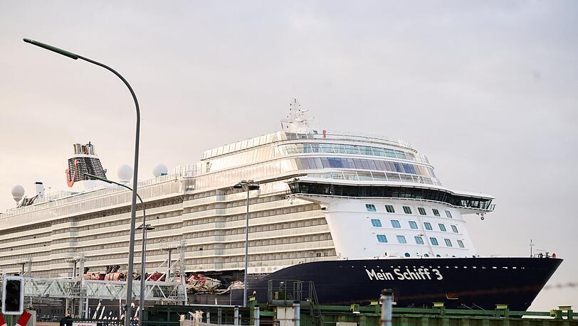 Nach dem Unfall kehrte die "Mein Schiff 3" wieder zum Kreuzfahrterminal zur&uuml;ck.
