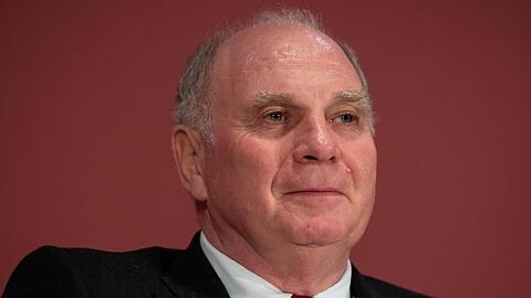 Uli Hoeneß, ehemaliger Präsident des FC Bayern, nimmt an einer Pressekonferenz teil. Foto: Sven Hoppe/dpa