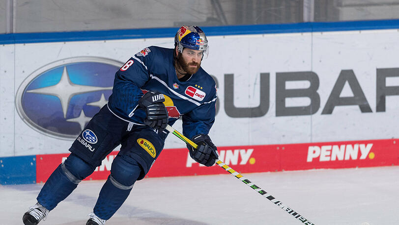 Andrew MacWilliam brachte den EHC München in Wolfsburg mit 1:0 in Führung.