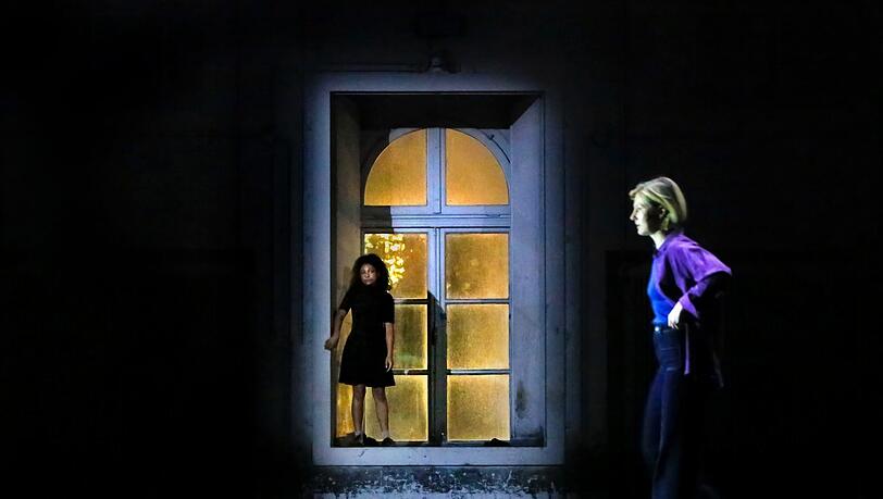 Anna Drexler und Naffie Janha in "Die Wildente" Anna Drexler und Naffie Janha in "Die Wildente"