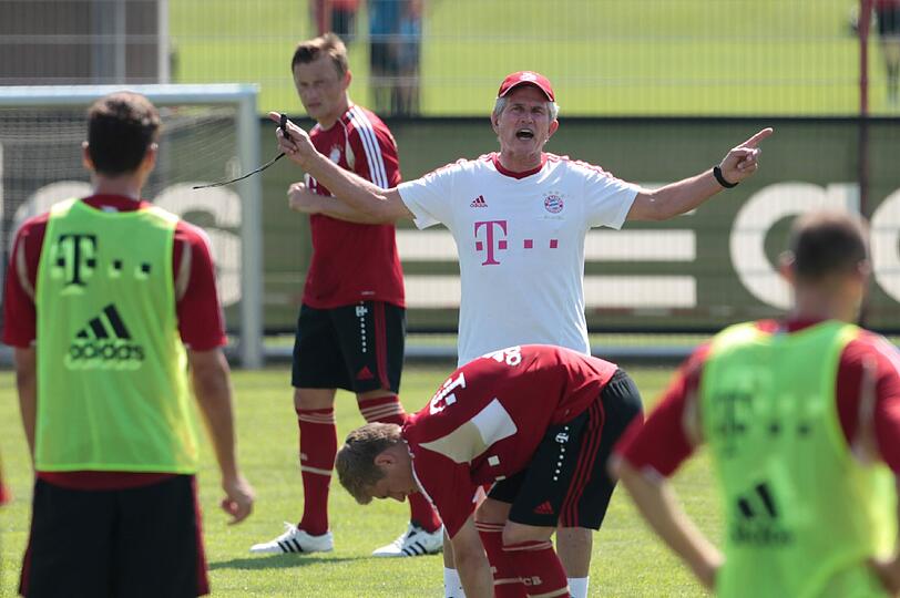 Anstrengender Tag für die Bayern-Kicker: Posing fürs Foto, dann gleich zum Training. Die Bilder von der Säbener