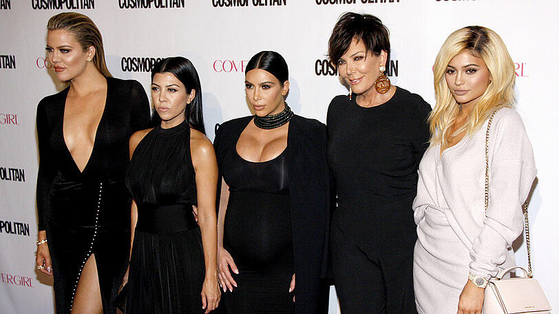 Kris Jenner (2.v.r.) ist stolze sechsfache Mutter.