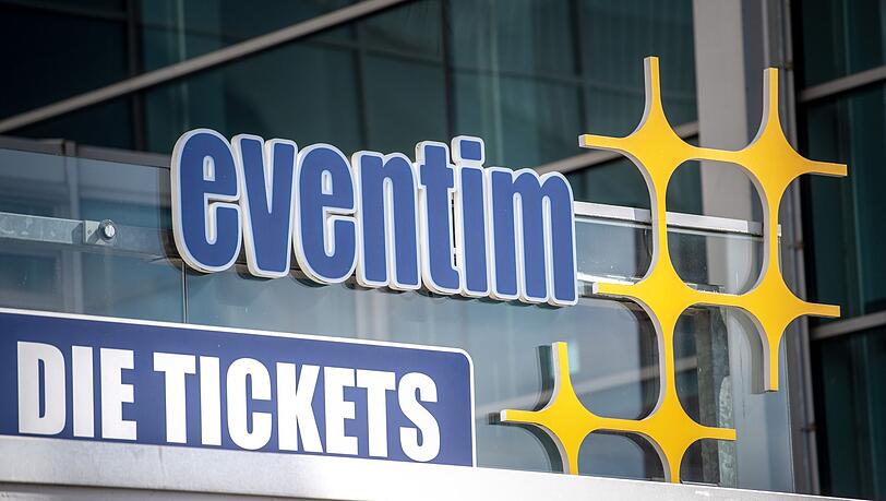 Ein Schild weißt auf den Ticketverkauf von CTS Eventim hin.